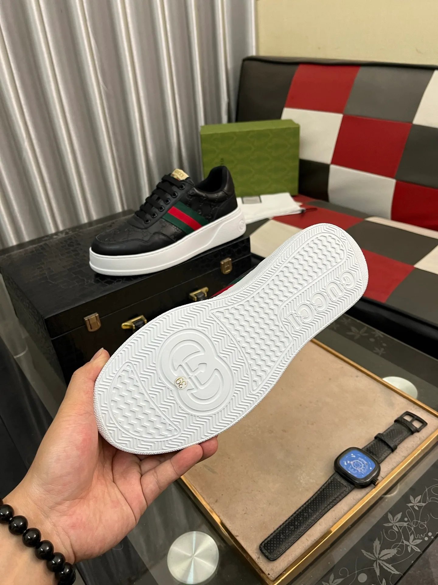 Men's shoes💰420⌚️⌚️[GUCCI] Gucci men's casual shoes are absolutely popular🔥The ultimate matching item for trendy men! The charm of super texture is unstoppable. This is the main recommendation. The upper is made of high-quality cowhide, with pig lining feet and wear-resistant rubber sole. It is noble and elegant! Extremely comfortable🎁🎁You can be as handsome as you want💪 Size 38-44! 2️⃣colors available